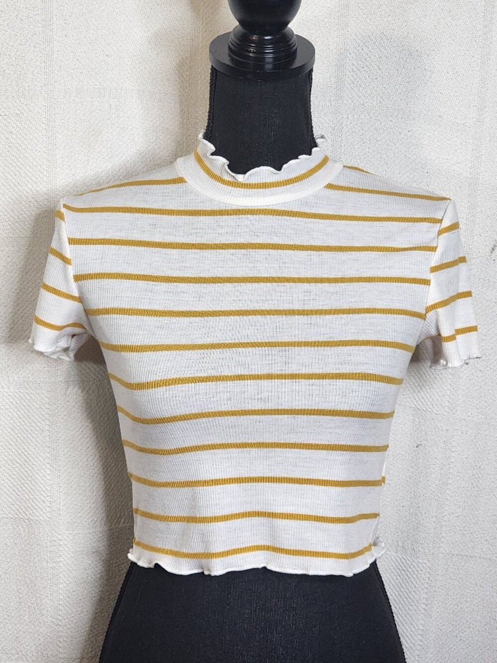 Forever 21 White Mustard Stripe Mock Neck SS Poly Rayon Span Crop Top Size M
